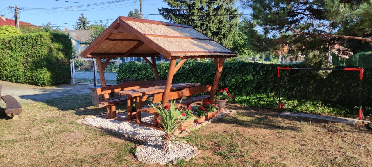 Viragos Apartman Balatonszárszó エクステリア 写真