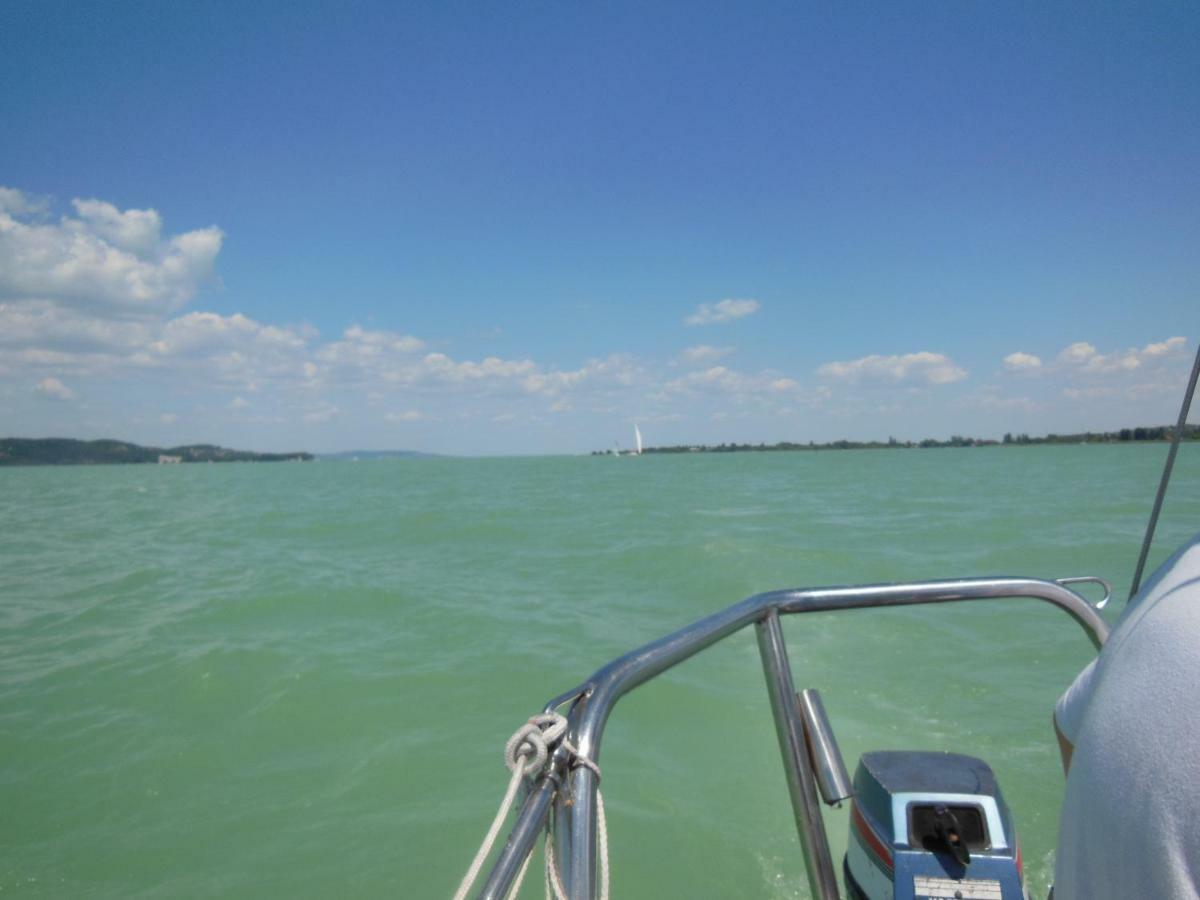 Viragos Apartman Balatonszárszó エクステリア 写真
