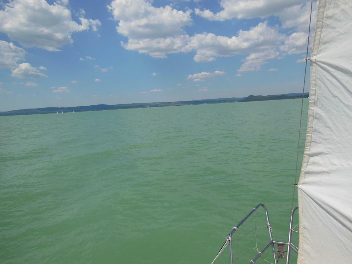 Viragos Apartman Balatonszárszó エクステリア 写真